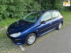 Peugeot 206 - 1.4 Air-line VOL AUTOMAAT Airco 107DKM NAP