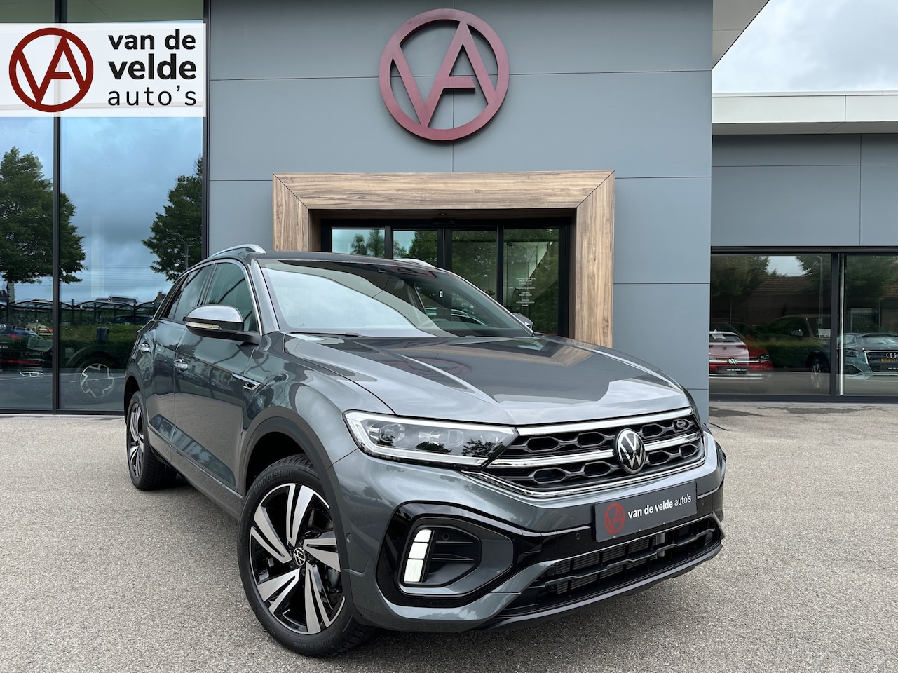 Volkswagen T-Roc - 1.5 TSI 150pk DSG R-Line | Camera | Keyless | Elek. Achterklep | Dode hoek | Rijklaar incl - AutoWereld.nl