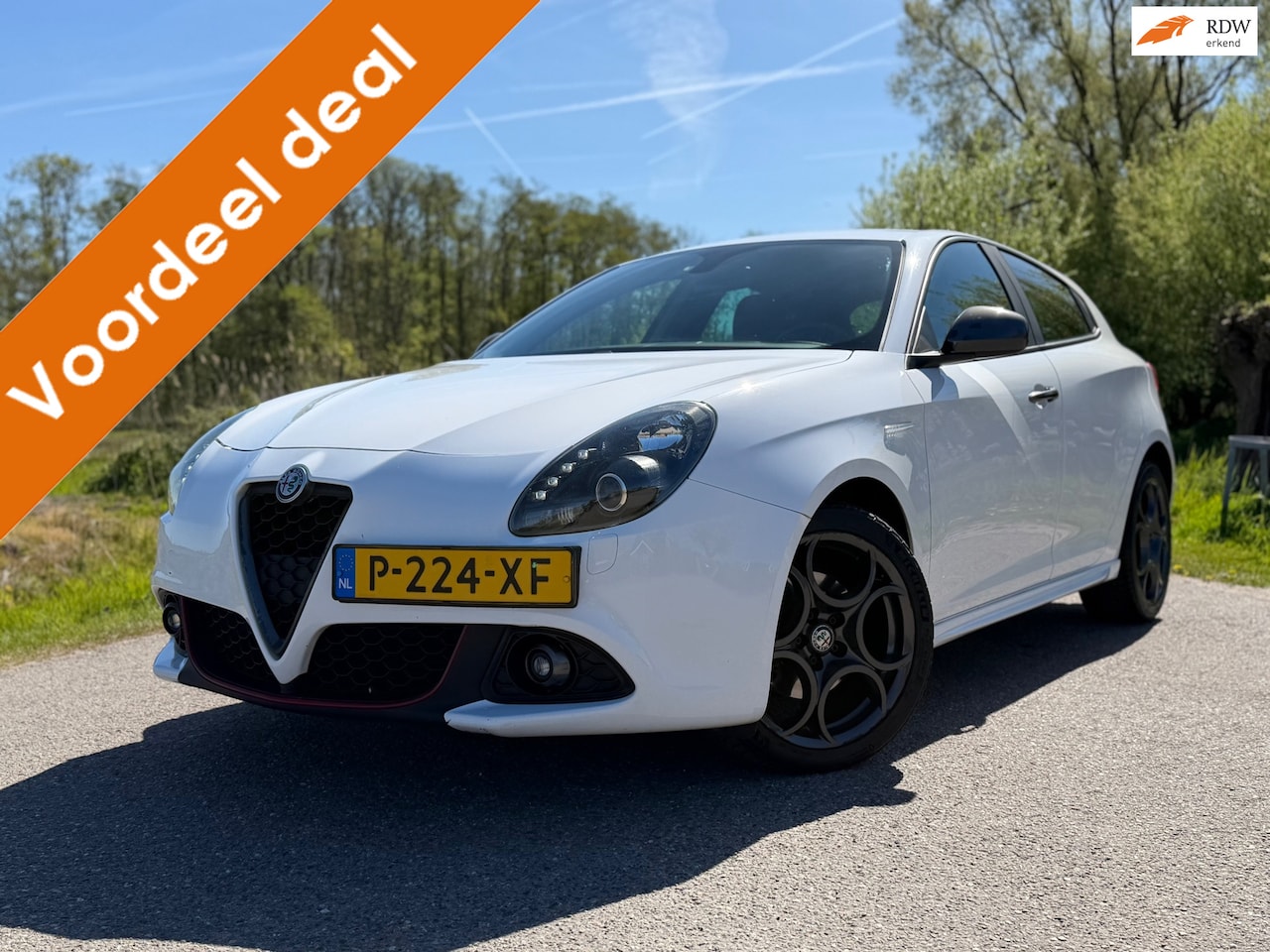 Alfa Romeo Giulietta - 1.4 Turbo MultiAir Super Automaat | Navi | 18" Velgen | Alcantara | Stoelverwarming | Clim - AutoWereld.nl