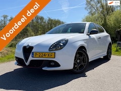 Alfa Romeo Giulietta - 1.4 Turbo MultiAir Super Automaat / Navi / 18" Velgen / Alcantara / Stoelverwarming / Clim