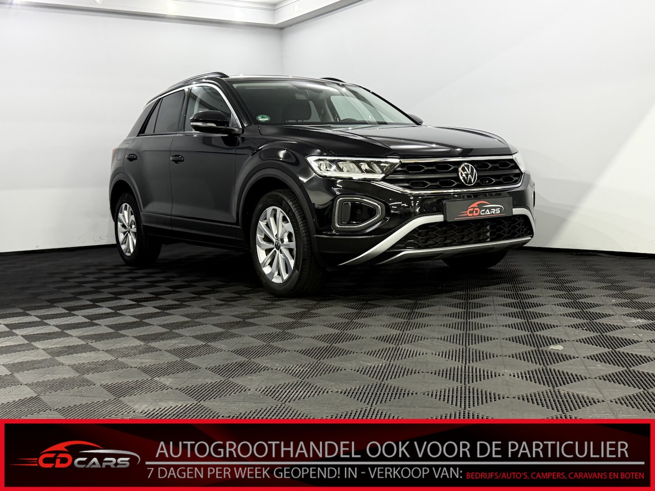 Volkswagen T-Roc - 1.0 TSI Life Apple carplay, Parkeersensoren, Cruise control adaptief, Virtual desk, A star - AutoWereld.nl