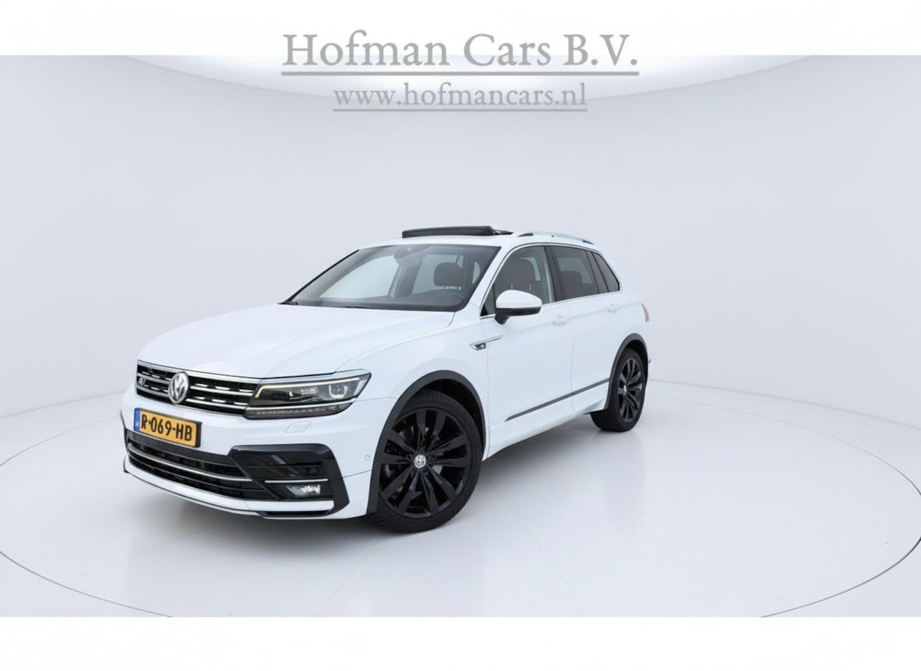 Volkswagen Tiguan - 2.0 TSI 4Motion Highline Business R | Panoramadak | Elektrische Trekhaak | 2.200 KG Trekge - AutoWereld.nl