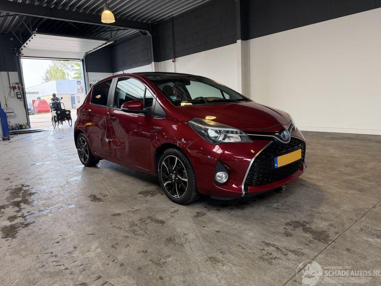 Toyota Yaris - 1.5 Hybrid Volcano Edition 1.5 Hybrid Volcano Edition