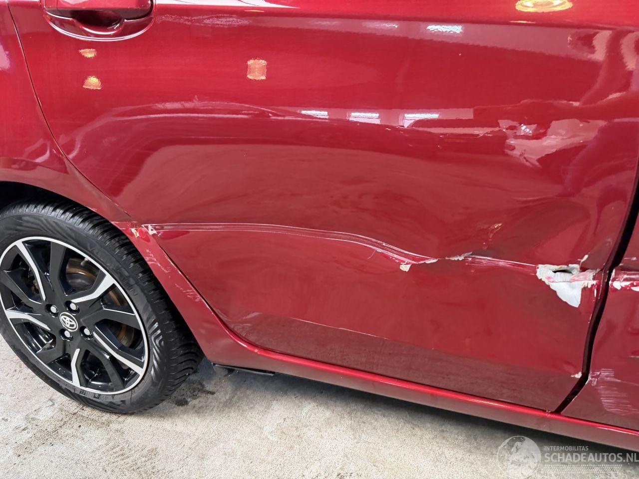 Toyota Yaris - 1.5 Hybrid Volcano Edition 1.5 Hybrid Volcano Edition