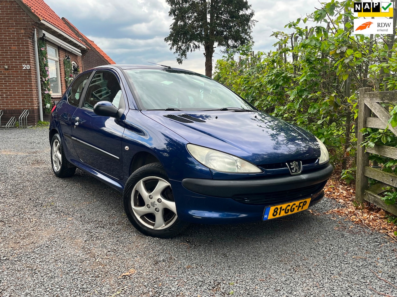 Peugeot 206 - 1.4 XT |APK| ZUINIG|VERTROUWD|3DRS - AutoWereld.nl