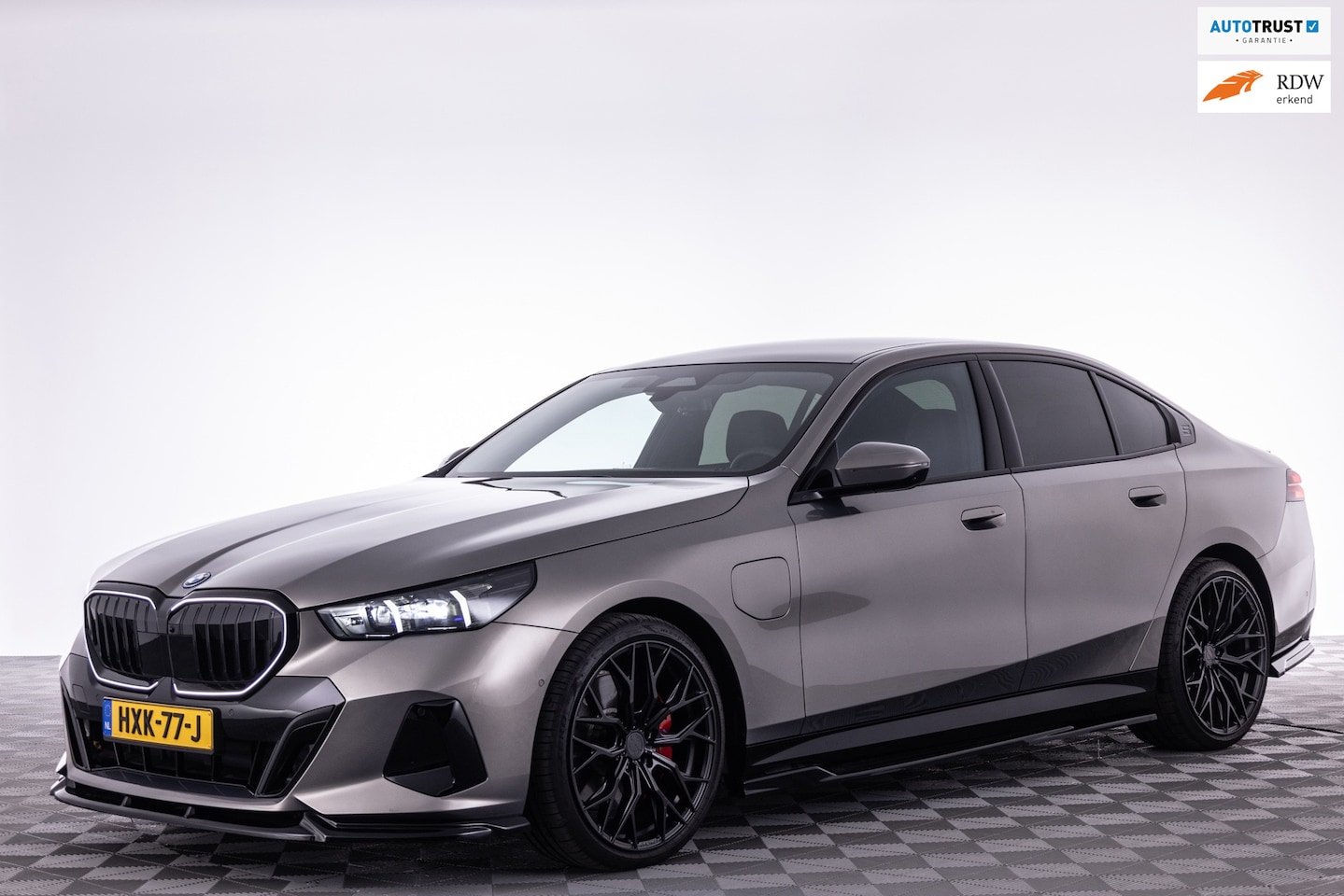 BMW 5-serie - 550e xDrive M-Sport BTW |B&W|21 Inch|Panodak|Innovation Pack|Comfort Pack|Spoilerpakket|St - AutoWereld.nl