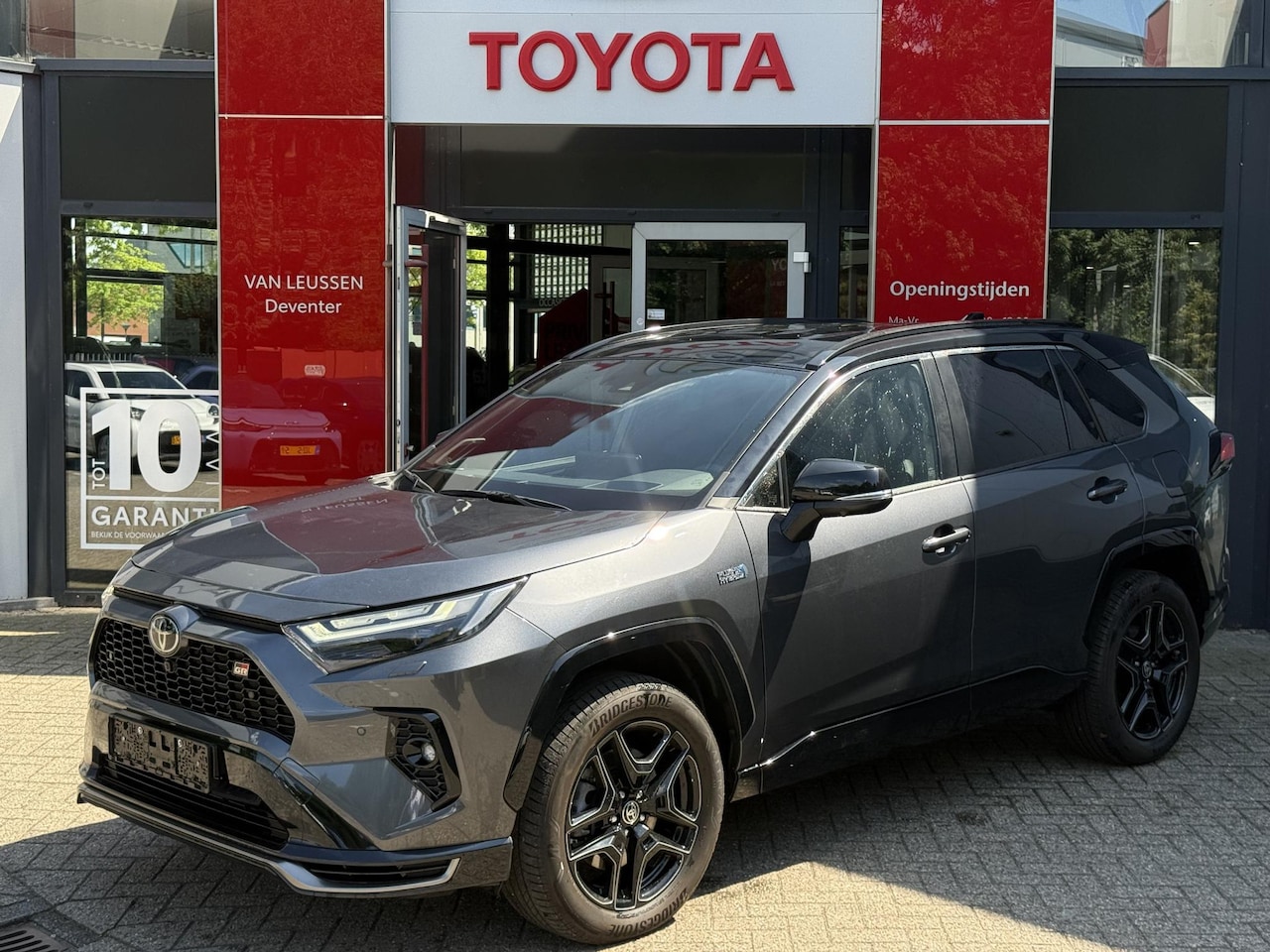 Toyota RAV4 - 2.5 Plug-in Hybrid AWD 300 GR Sport STOEL/STUUR VERW. JBL AUDIO BLIND SPOT HEAD-UP DISPL - AutoWereld.nl