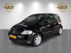 Volkswagen Fox - 1.2 Trendline 89-GVF-8