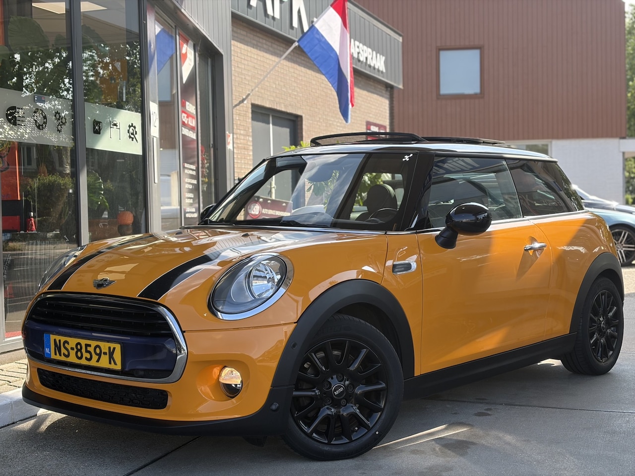 MINI 3-Deurs - 1.5 Cooper Chili Business Pano |Automaat| PDC - AutoWereld.nl