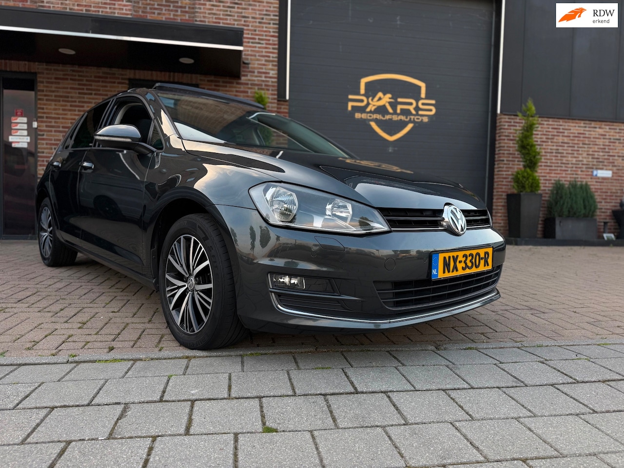 Volkswagen Golf - 1.6 TDI Comfortline Panoroma Dak Automaat Airco Cruise Navi Elk.Ramen - AutoWereld.nl
