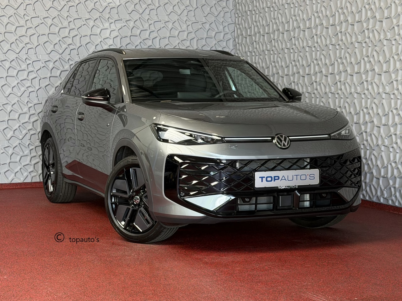 Volkswagen T-Roc - 1.5 eTsi R-LINE 150PK EDITION TREKHAAK BLACK STYLE 19''LMV IQ LED/GRIL/LOGO STOEL/STUUR.VE - AutoWereld.nl