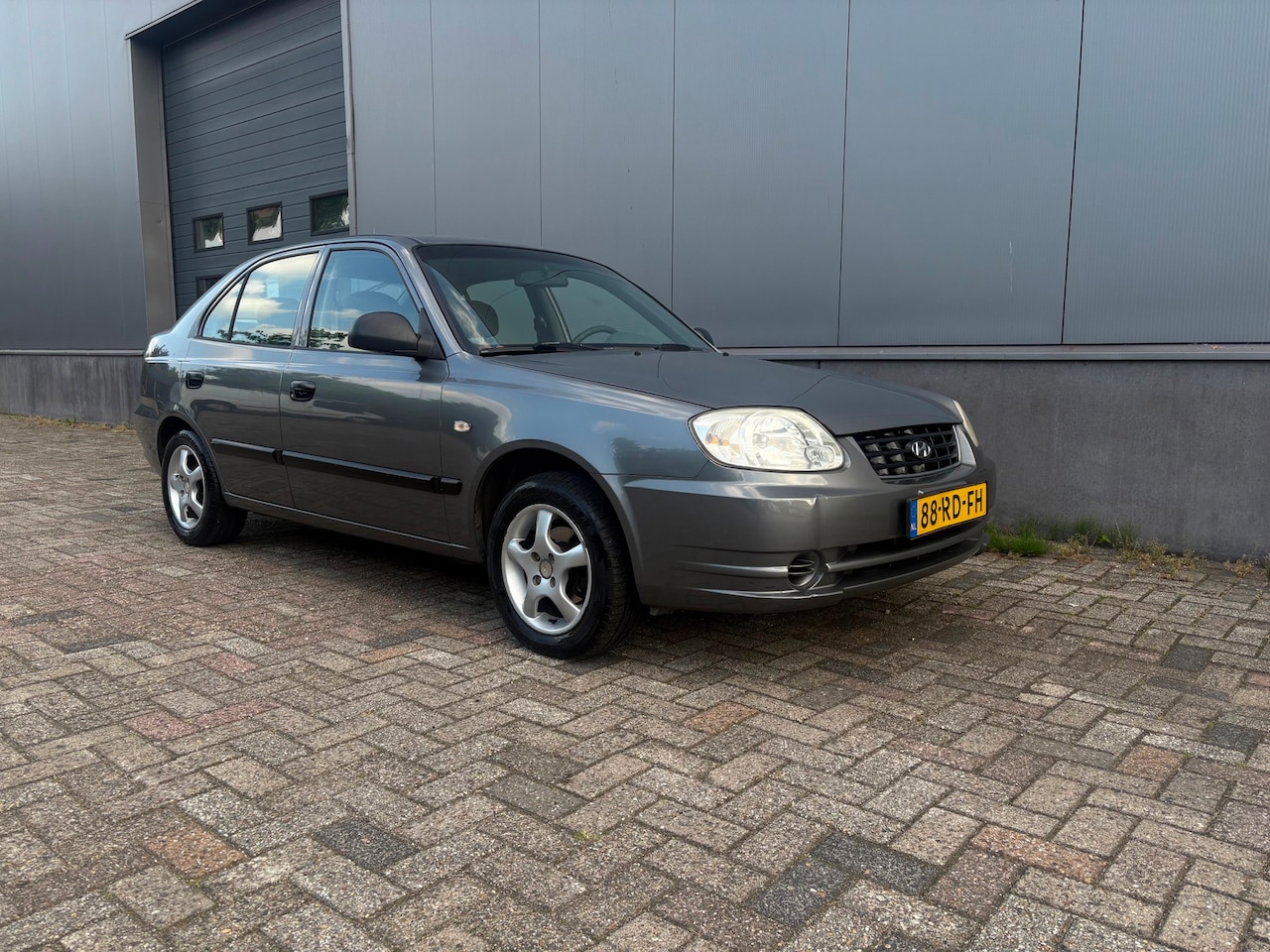 Hyundai Accent - 1.3i Active Young|Airco|NAP|weinig gelopen - AutoWereld.nl