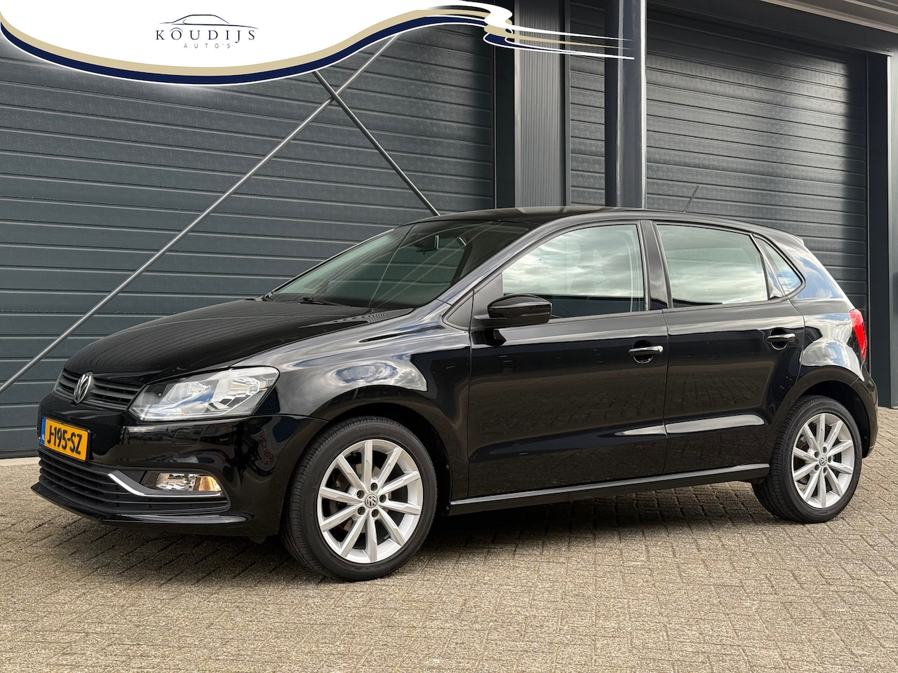 Volkswagen Polo - 1.2 TSI Comfortline Business R 1.2 TSI Comfortline Business R, Stoelverwarming, PDC V+A - AutoWereld.nl