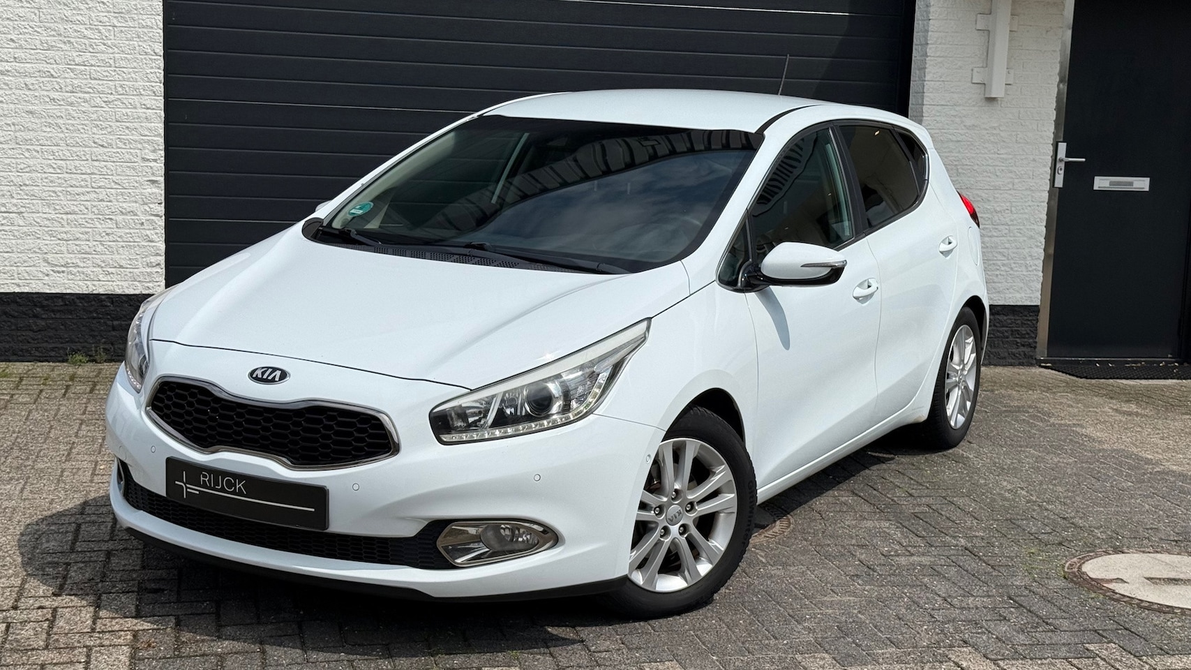 Kia Cee'd - 1.6 GDI Super Pack | NAP | Keyless | Navi | Trekhaak - AutoWereld.nl