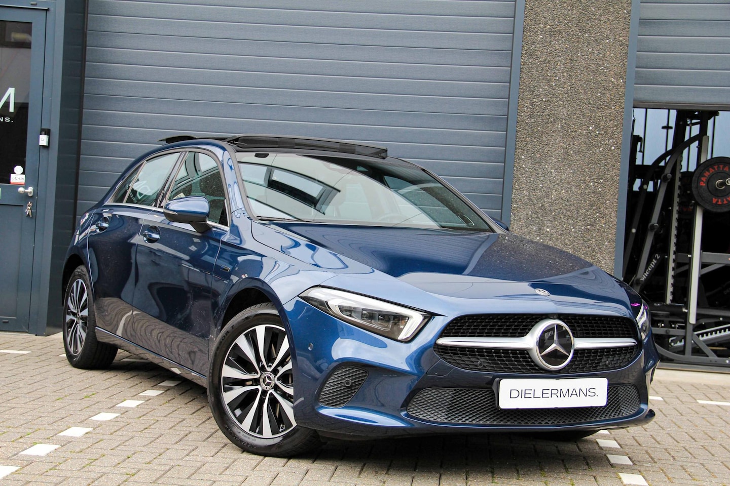 Mercedes-Benz A-klasse - 250 e | SOH 100% | BTW voertuig | panoramadak | Burmester audio | Sfeerverlichting | Elekt - AutoWereld.nl