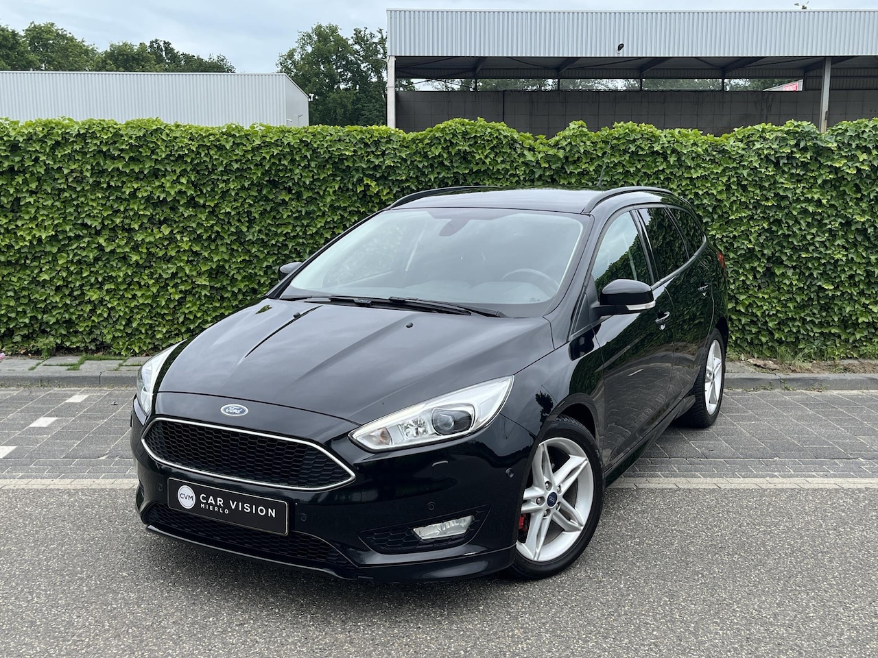 Ford Focus Wagon - 1.0 Titanium ST-Line * Navi * Nieuwe Distr. * Garantie - AutoWereld.nl