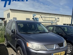 Mitsubishi Outlander - 2.2 DI-D 156 PK 7-PERS INSTYLE *MOTOR DEFECT* EXPORT | HANDEL