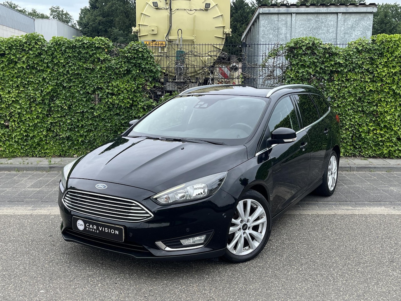 Ford Focus Wagon - 1.0 Titanium * Navi * Nieuwe Distr. * Garantie - AutoWereld.nl