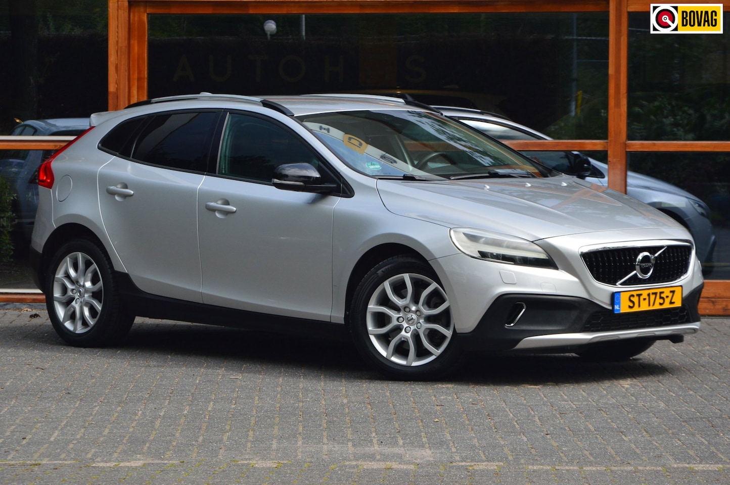 Volvo V40 Cross Country - T3 Geartronic | Camera | Trekhaak 1500 kg | Standkachel | Volvo On Call | Stoelverwarming - AutoWereld.nl