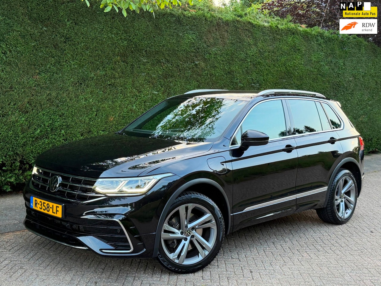Volkswagen Tiguan - 1.4 TSI eHybrid R-Line GARANTIE/1eEIGENAAR - AutoWereld.nl