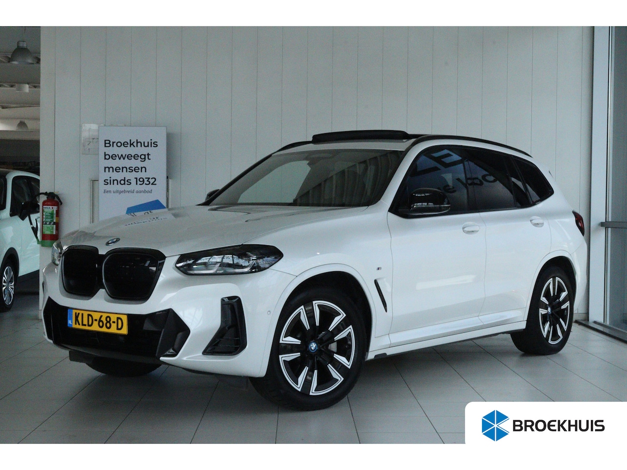 BMW iX3 - Executive 80 kWh M-Sport “OP AFSPRAAK” | Adapt. Cruise | Schuifdak | Camera | Memory | Nav - AutoWereld.nl