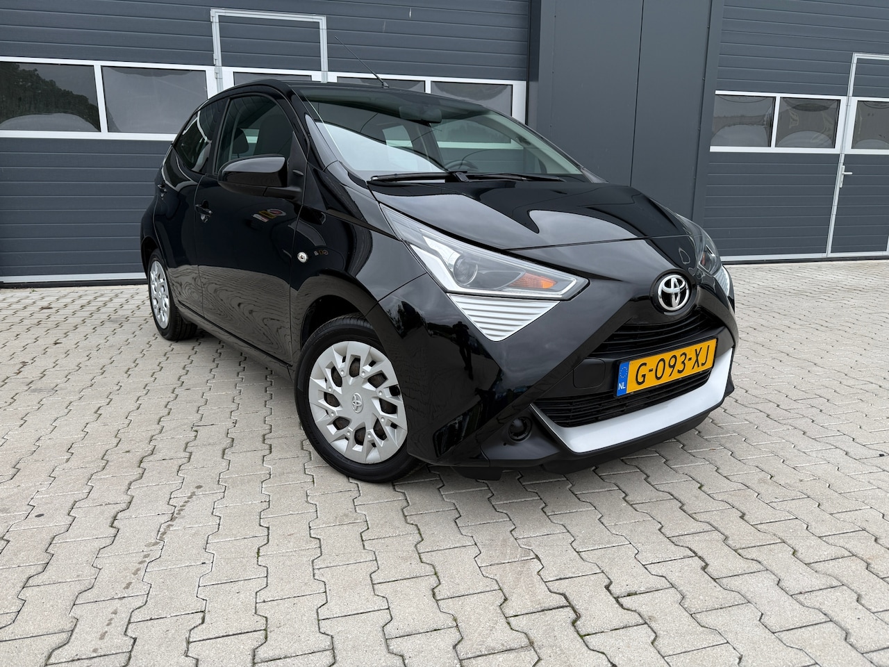 Toyota Aygo - 1.0 VVT-i x-play CAMERA CARPLAY - AutoWereld.nl