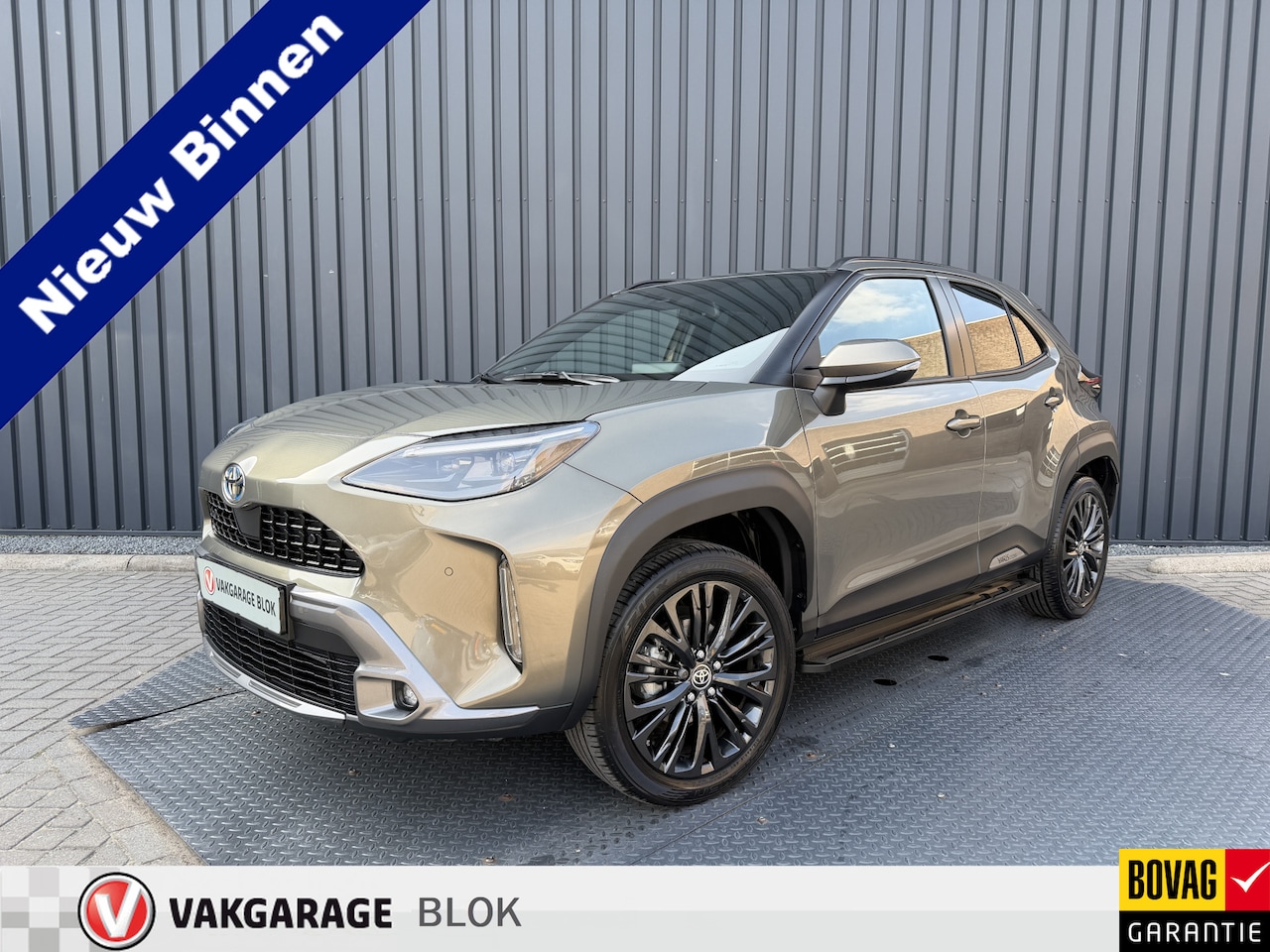 Toyota Yaris Cross - 1.5 Hybrid Adventure AWD | Pano dak | Trekhaak | Oxide Brons | Alle opties | Rijklaar!! - AutoWereld.nl