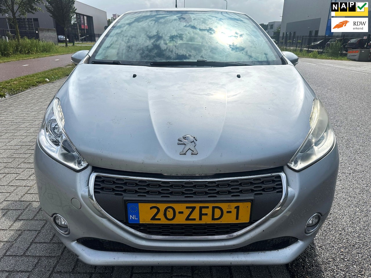 Peugeot 208 - 1.4 VTi Allure Navi Clima Cruise - AutoWereld.nl