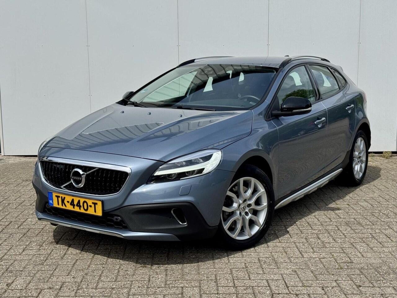 Volvo V40 Cross Country - 1.5 T3 Edition+ Automaat|Adaptive Cruise|Trekhaak|BLIS - AutoWereld.nl