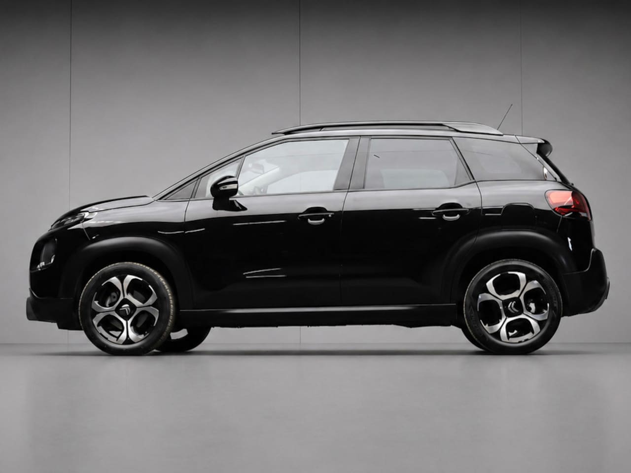 Citroën C3 Aircross - 1.2 PureTech S&S Shine (APPLE CARPLAY,NAVI,LED,CRUISE,CLIMATE,SPORTSTOELE,LANE ASSIST,GETI - AutoWereld.nl