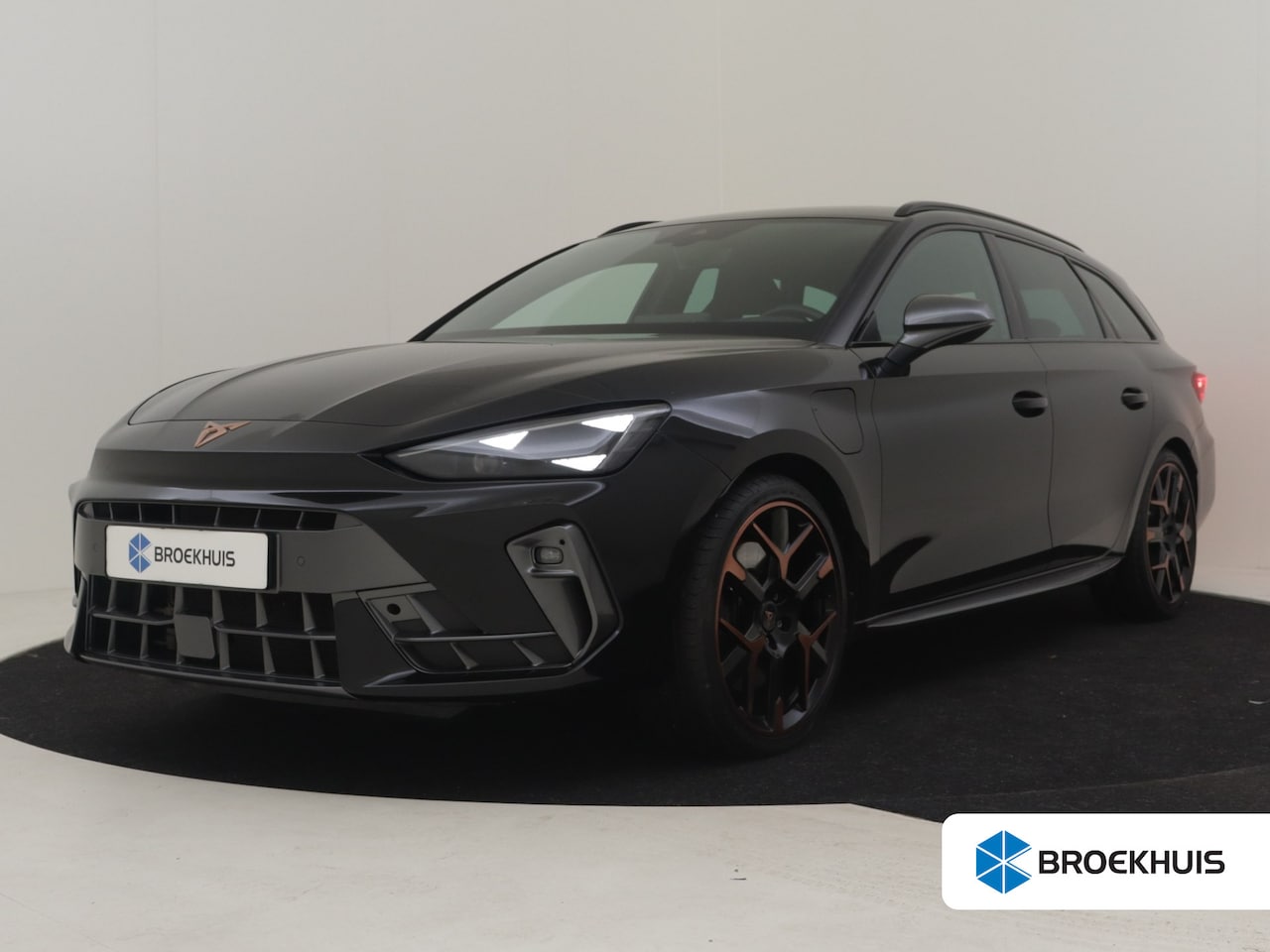 CUPRA Leon Sportstourer - 1.5 e-Hybrid VZ 272PK DSG/AUTO | Elektr. Trekhaak | Sennheiser audio | Dodehoekdetectie | - AutoWereld.nl