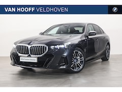 BMW 5-serie - 550e xDrive M Sport Automaat / Trekhaak / Adaptief onderstel professional / Comfort Access
