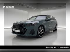 BMW 5-serie Touring - 550e xDrive M-Sport Pro | 20" | Panorama | CoPilot | Bowers & Wilkins | Trekhaak |