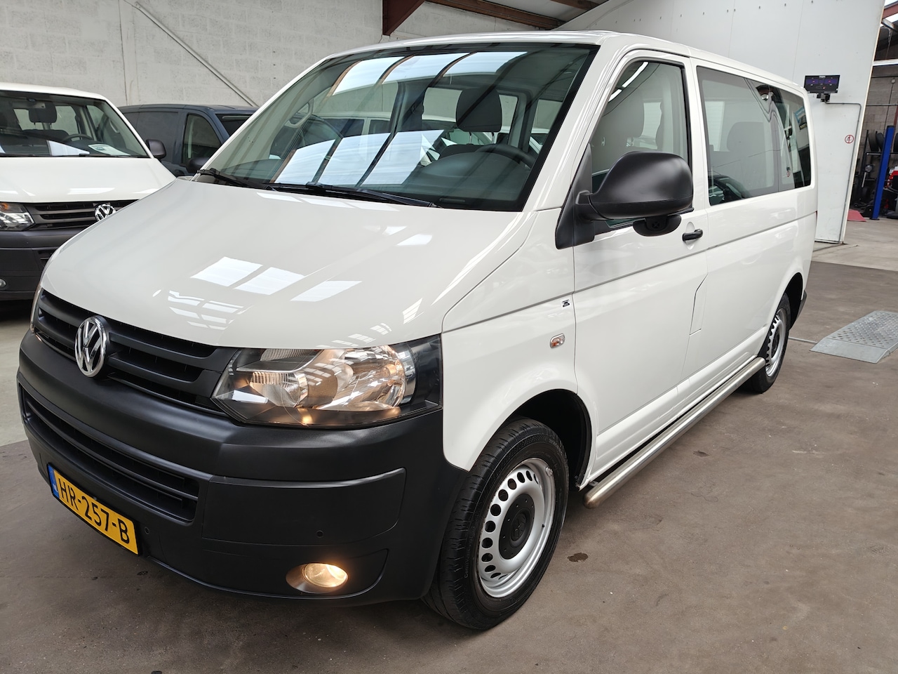 Volkswagen Transporter Kombi - 2.0 TDI PERSONENBUS AUTOM - AutoWereld.nl