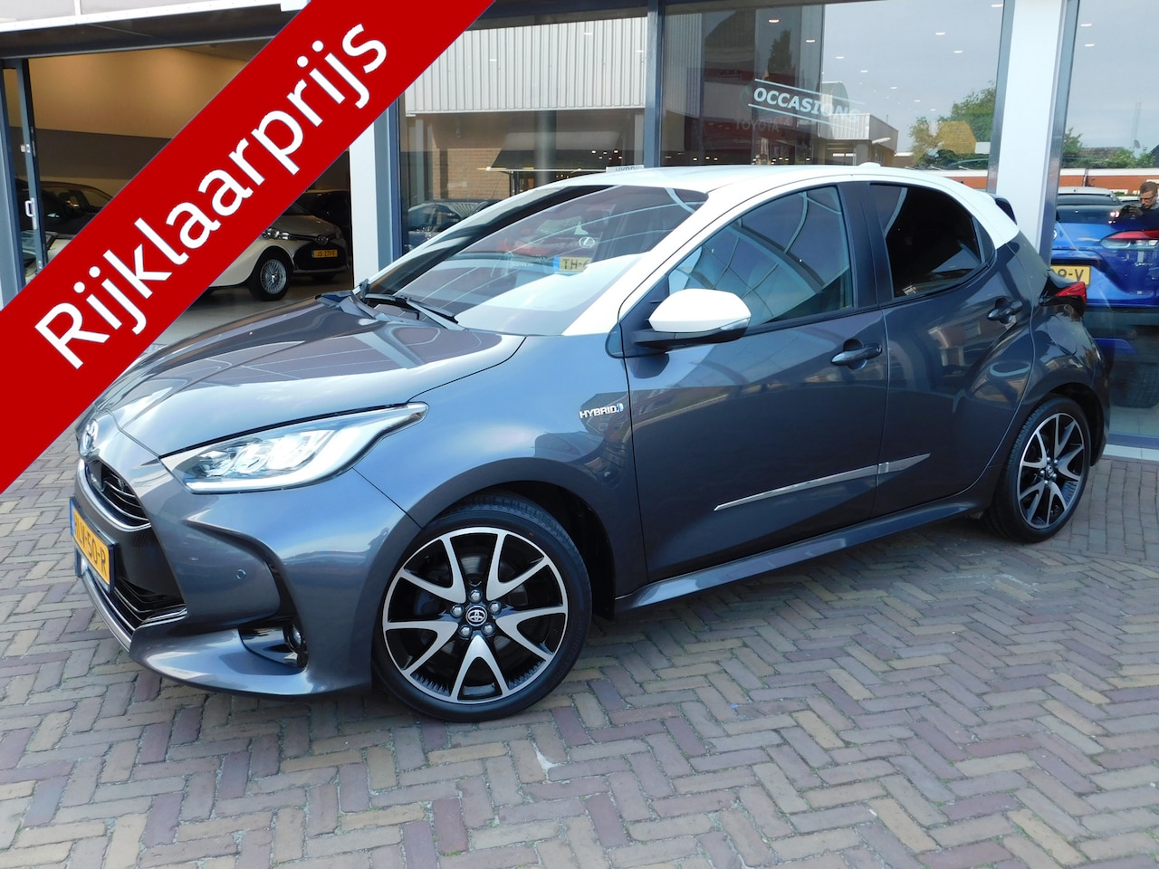 Toyota Yaris - 1.5 Hybrid Executive Bi-Tone | Trekhaak - AutoWereld.nl