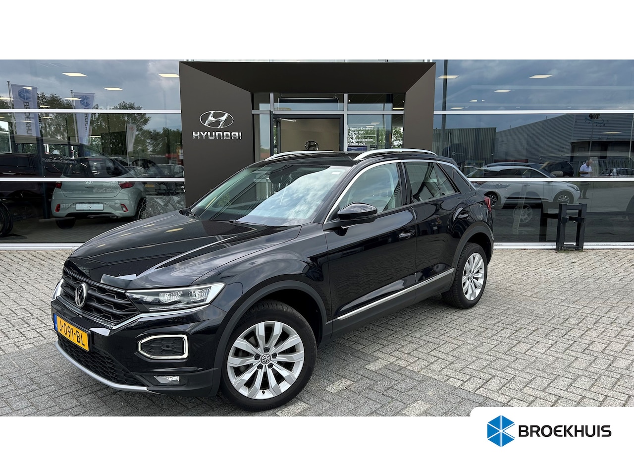 Volkswagen T-Roc - 1.5 TSI Sport | AUTOMAAT | Navigatie | Adaptieve Cruise Control | Bluetooth | Climate Cont - AutoWereld.nl