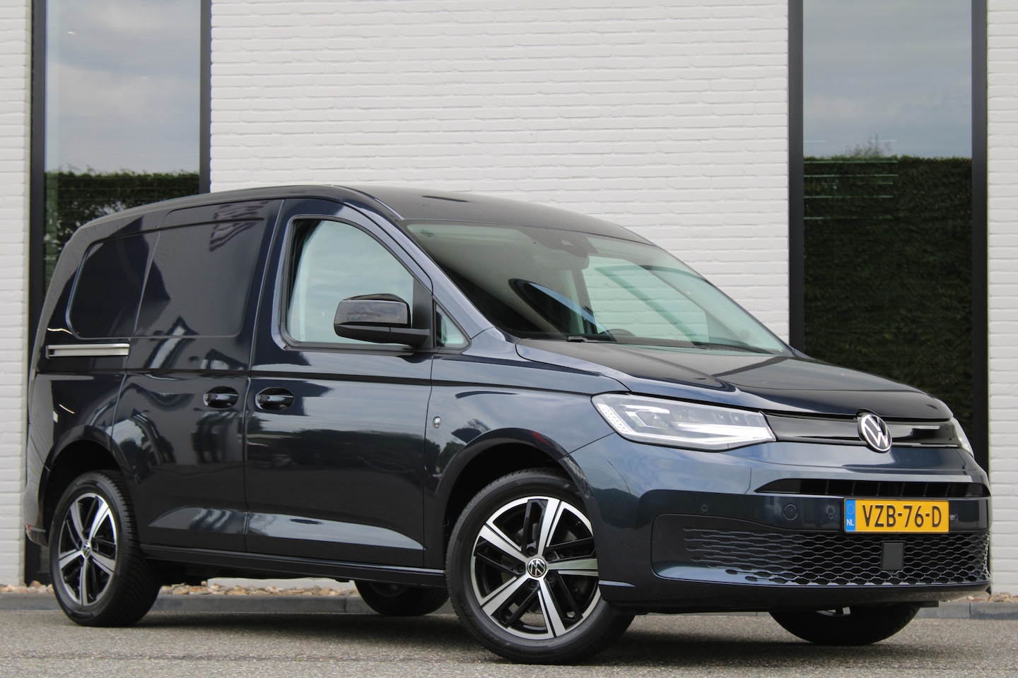 Volkswagen Caddy - 2.0 TDI / Aut / 75 Edition / Leer / Led / Apple Carplay / Vol Opties / NIEUWSTAAT. - AutoWereld.nl