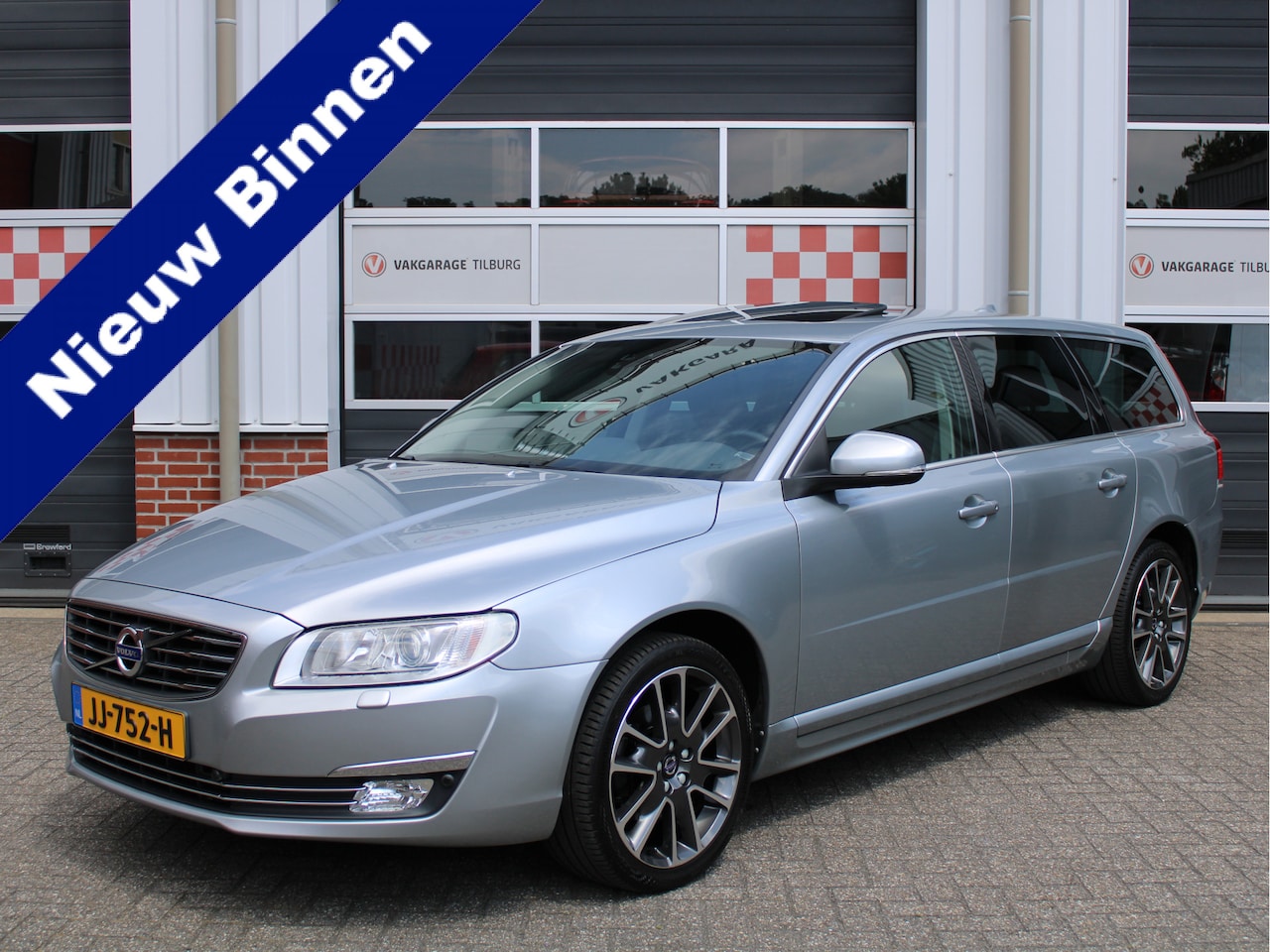 Volvo V70 - 2.0 T4 190pk Polar+ Standkachel/Dakraam/Leder/Voorruitverw./Stoelverw./Trekhaak/18inch - AutoWereld.nl