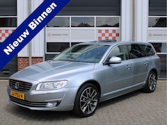 Volvo V70 - 2.0 T4 190pk Polar+ Standkachel/Dakraam/Leder/Voorruitverw./Stoelverw./Trekhaak/18inch