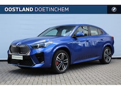 BMW iX2 - xDrive30 M Sport / Sportstoelen / Comfort Access / Head-Up / Adaptieve LED / Stoelverwarmi