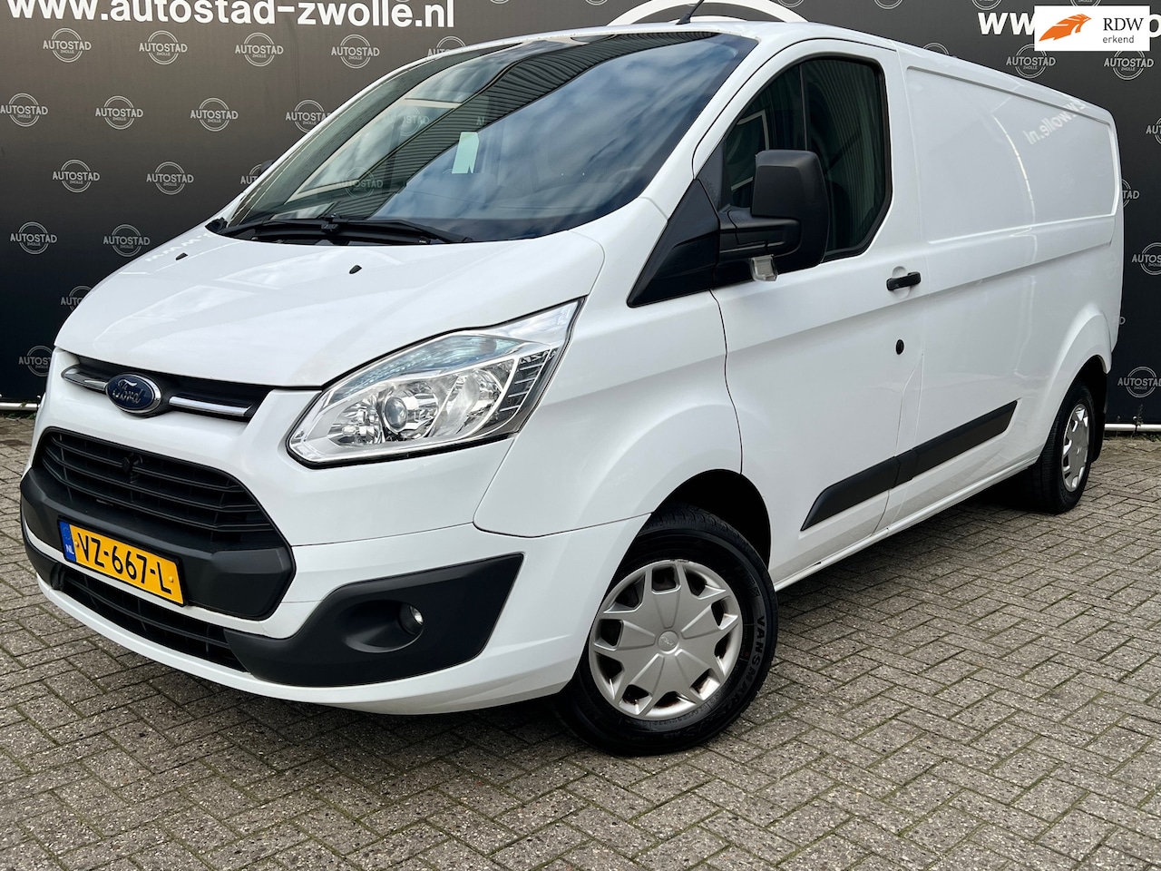 Ford Transit - 290 2.2 TDCI L2H3 Ambiente MARGE! / 3 Zits / APK / NAP / Airco / Trekhaak - AutoWereld.nl