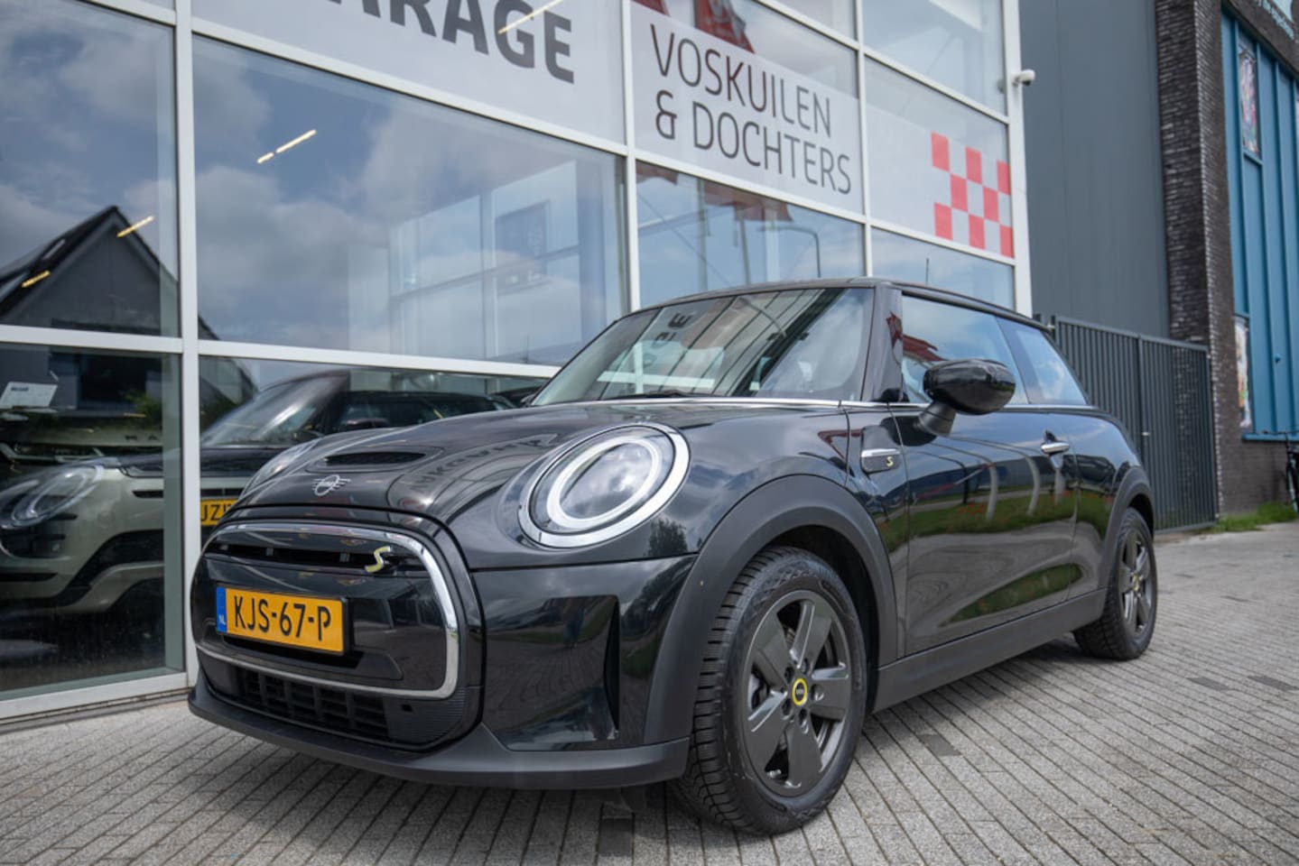 MINI Electric - Classic SE 33 kWh Verwarmde stoelen | Warmtepomp - AutoWereld.nl