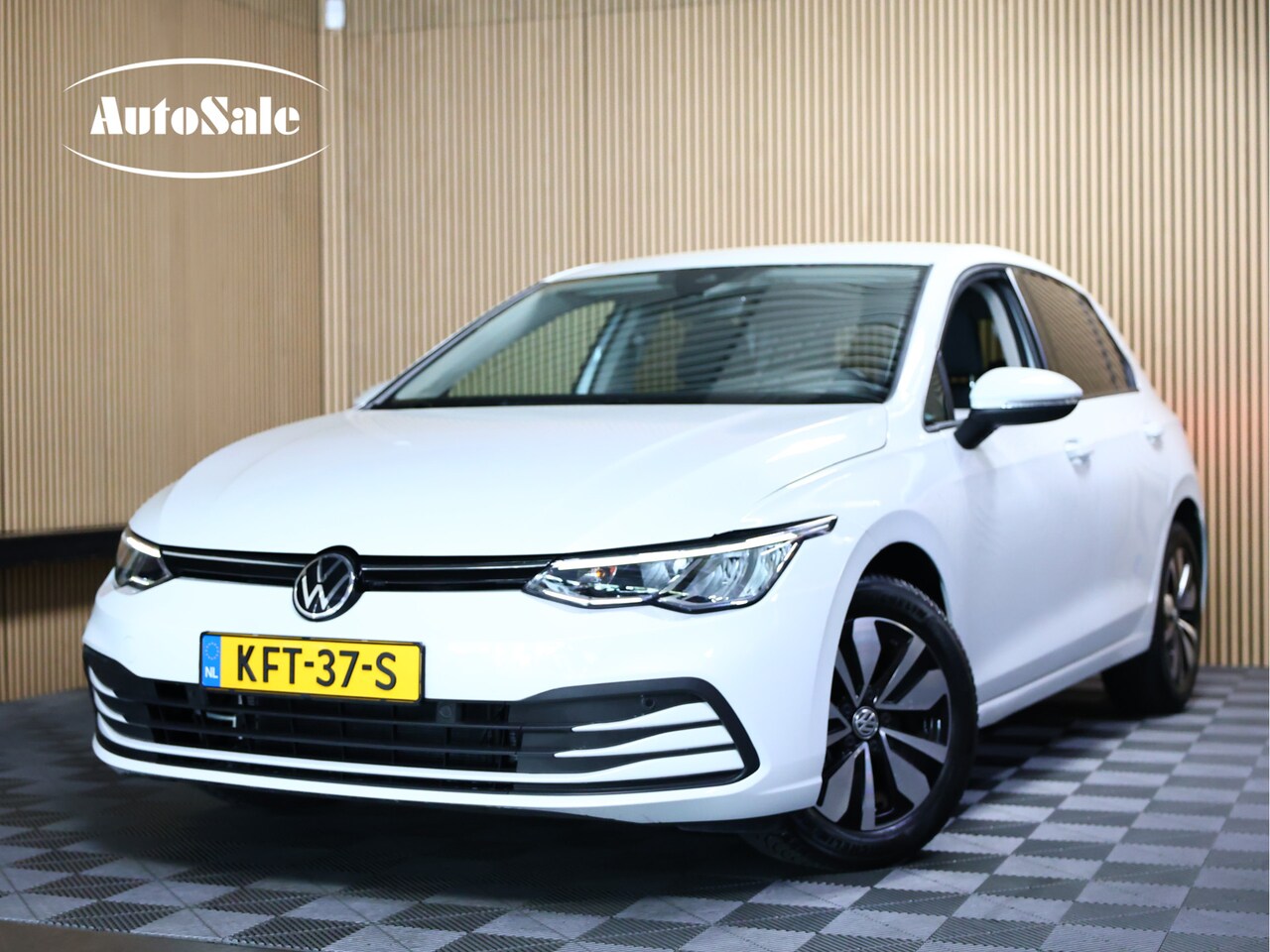 Volkswagen Golf - 1.0 eTSI Life Business AVM CARPLAY NAVI CLIMA STUURVW SFEER CAMERA PDC '24 - AutoWereld.nl