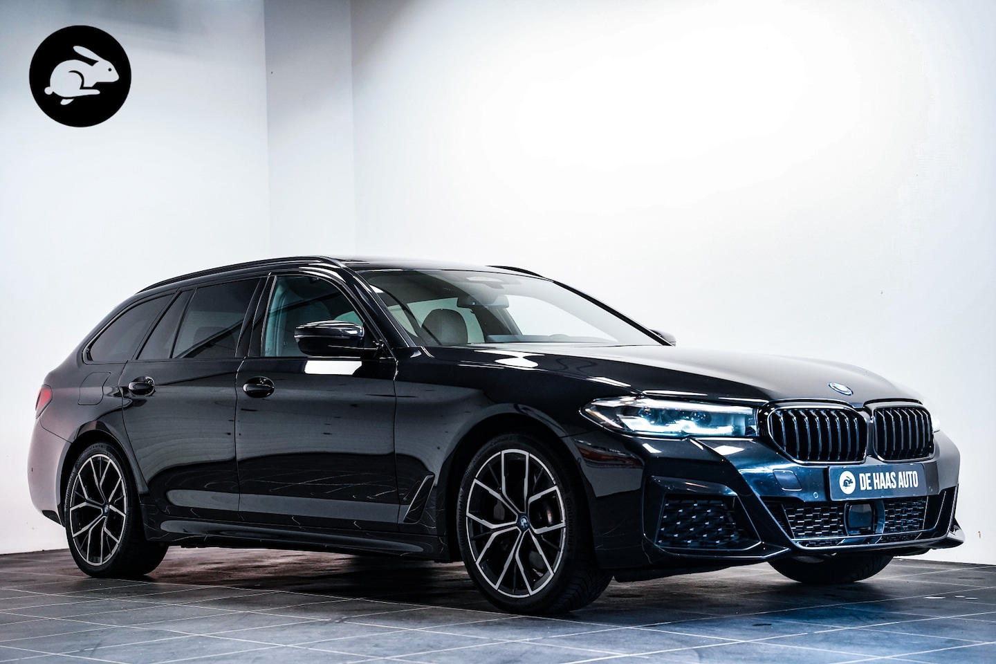 BMW 5-serie Touring - 530e xDrive High Executive M Sport|Pano|Leder|Camera|Carplay - AutoWereld.nl