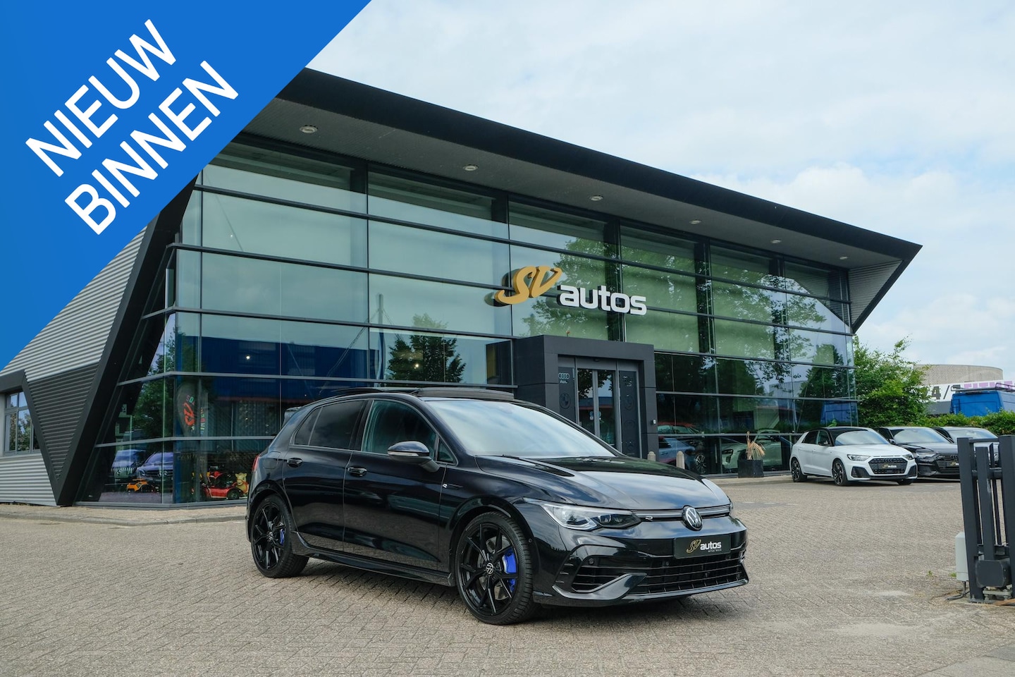 Volkswagen Golf - 2.0 TSI R 4Motion Performance Akrapovic Panoramadak Black edition IQ light DCC Camera - AutoWereld.nl