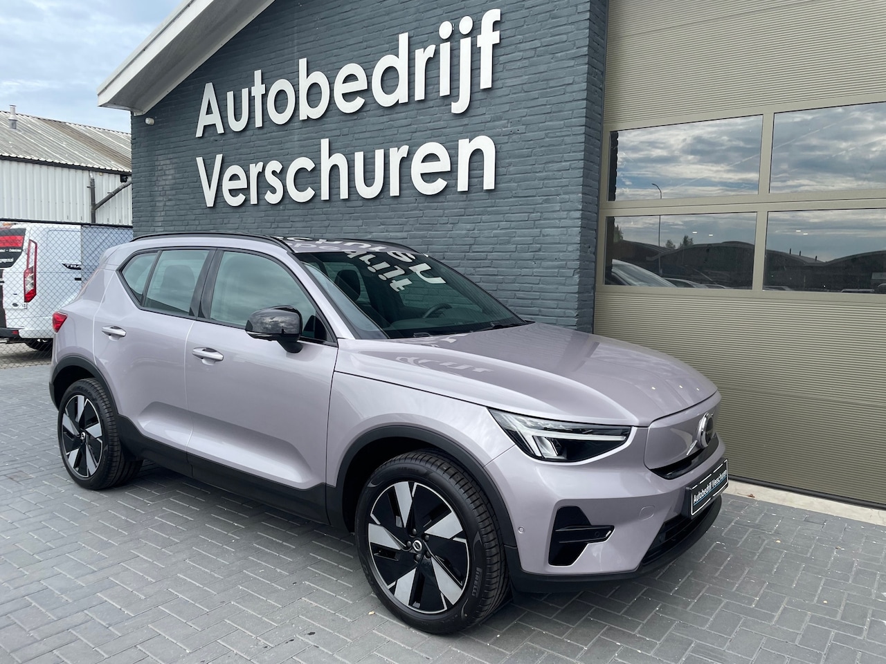 Volvo EX40 - Single Motor Extended Range Ultra Black Ed. 82 kWh stoelverwarming pano 360° - AutoWereld.nl