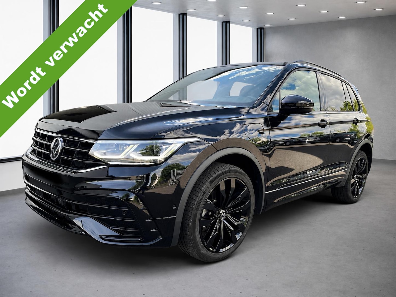 Volkswagen Tiguan - 1.4 TSI eHybrid R-Line Wegklapbare trekhaak 20 inch LED Head-Up Display Carplay ACC Stuurw - AutoWereld.nl