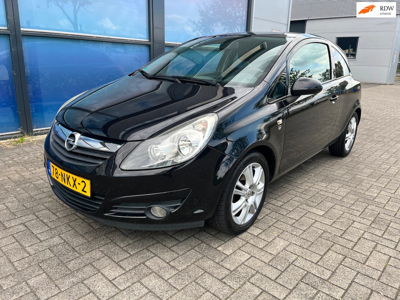 Opel Corsa - 1.2-16V '111' Edition 1.2-16V '111' Edition - AutoWereld.nl