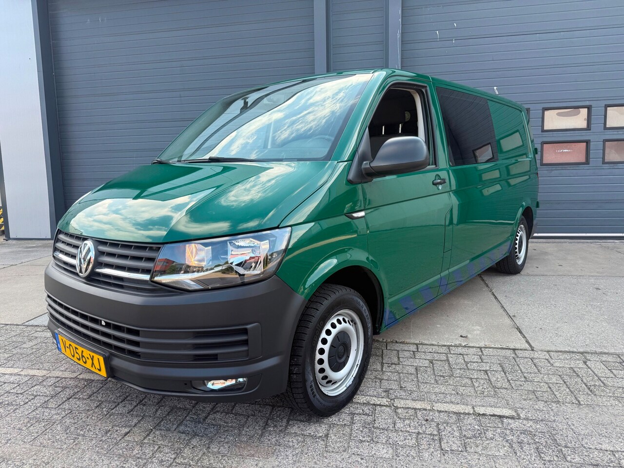 Volkswagen Transporter - 2.0 TDI L2H1 2.0 TDI 150 PK L2H1 - AutoWereld.nl