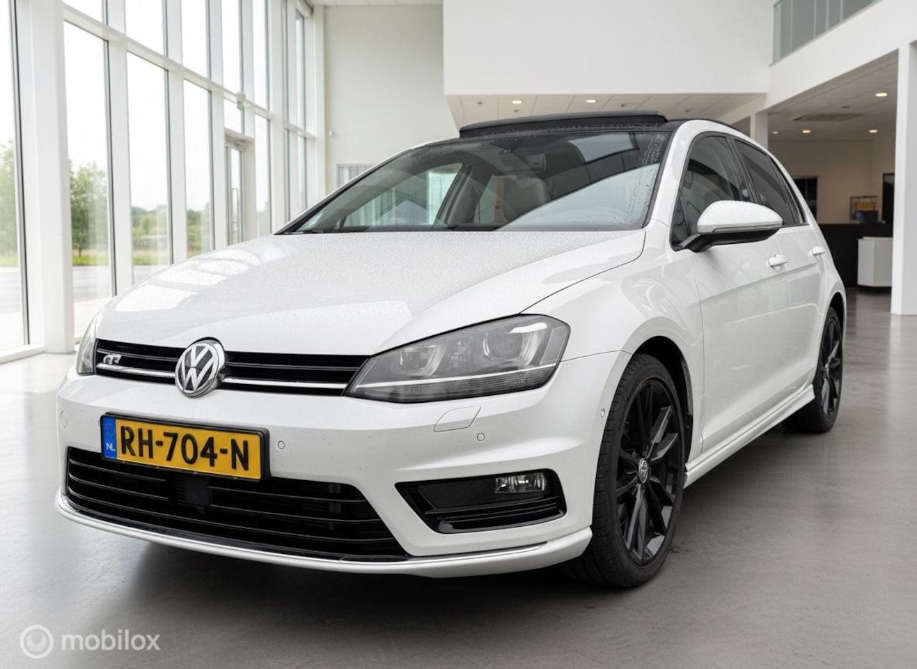 Volkswagen Golf - 1.4 TSI ACT Parelmoer| Pano|Acc|Keyles|Leder - AutoWereld.nl